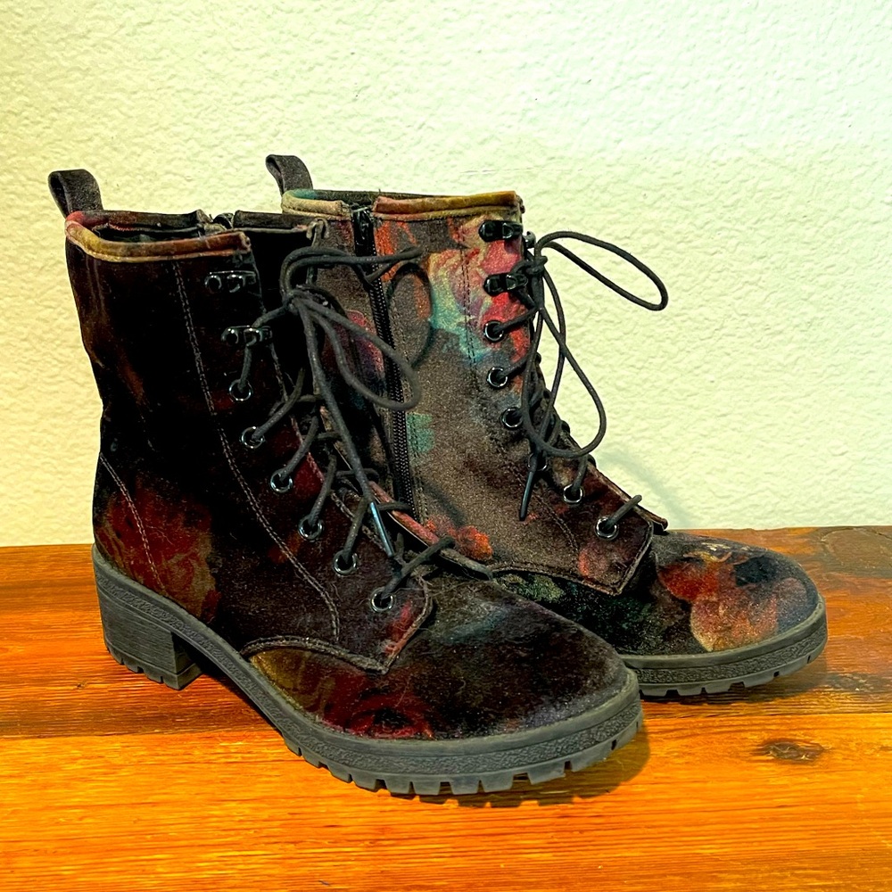Madden Girl black floral velvet ankle boots 8